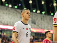 LOL直播-亚洲杯足球比赛中倒计时，队伍备战中