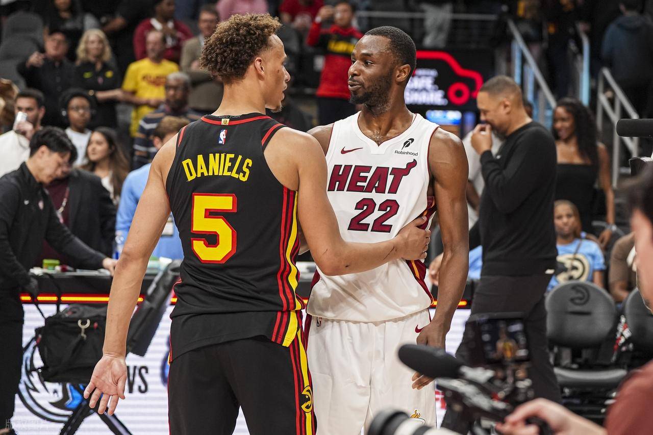 球员才华盛开：全球顶尖篮球锋线之争的简单介绍