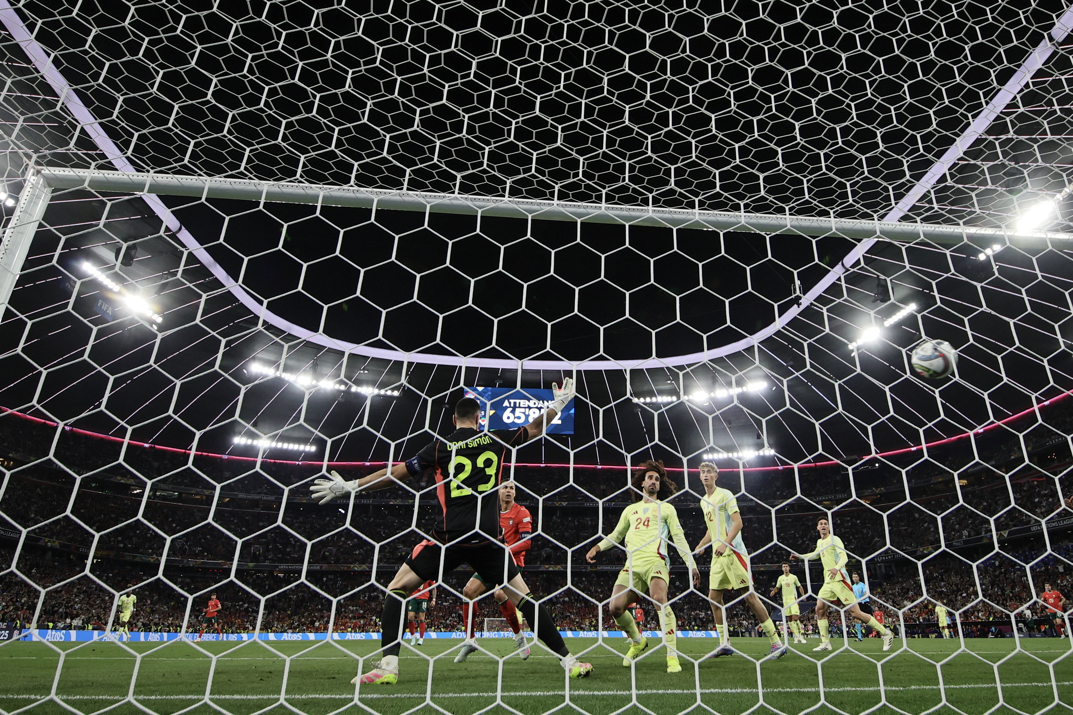 葡萄牙队在国际赛事中取得优异成绩,夺冠成功 葡萄牙队在国际赛事中取得优异成绩,夺冠成功