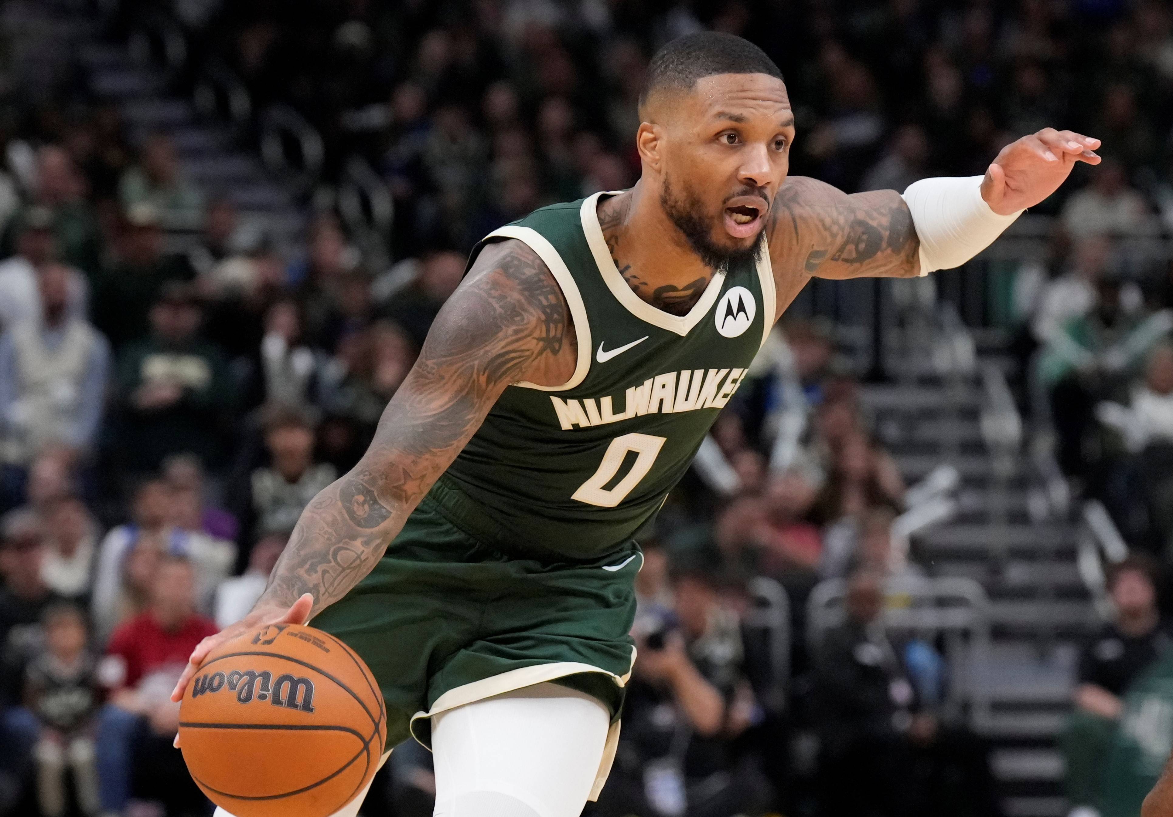 包含雄鹿主场力克对手，取得关键一胜的词条