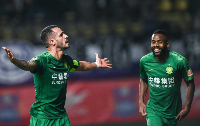 关于恒大主场取得惊险胜利，继续领先积分榜的信息