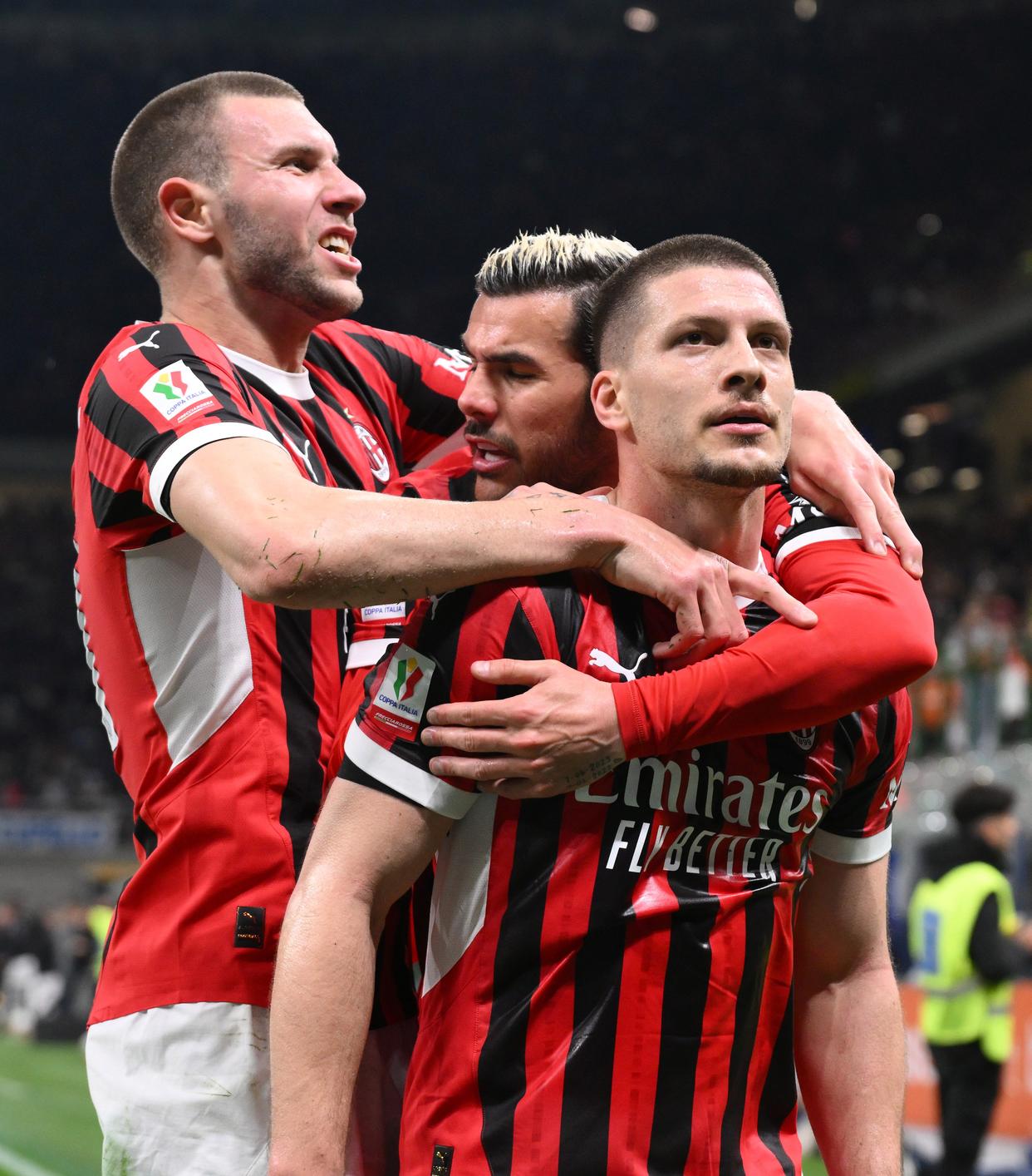 包含意大利足球赛事安全措施得到增强，保障球员及观众的词条