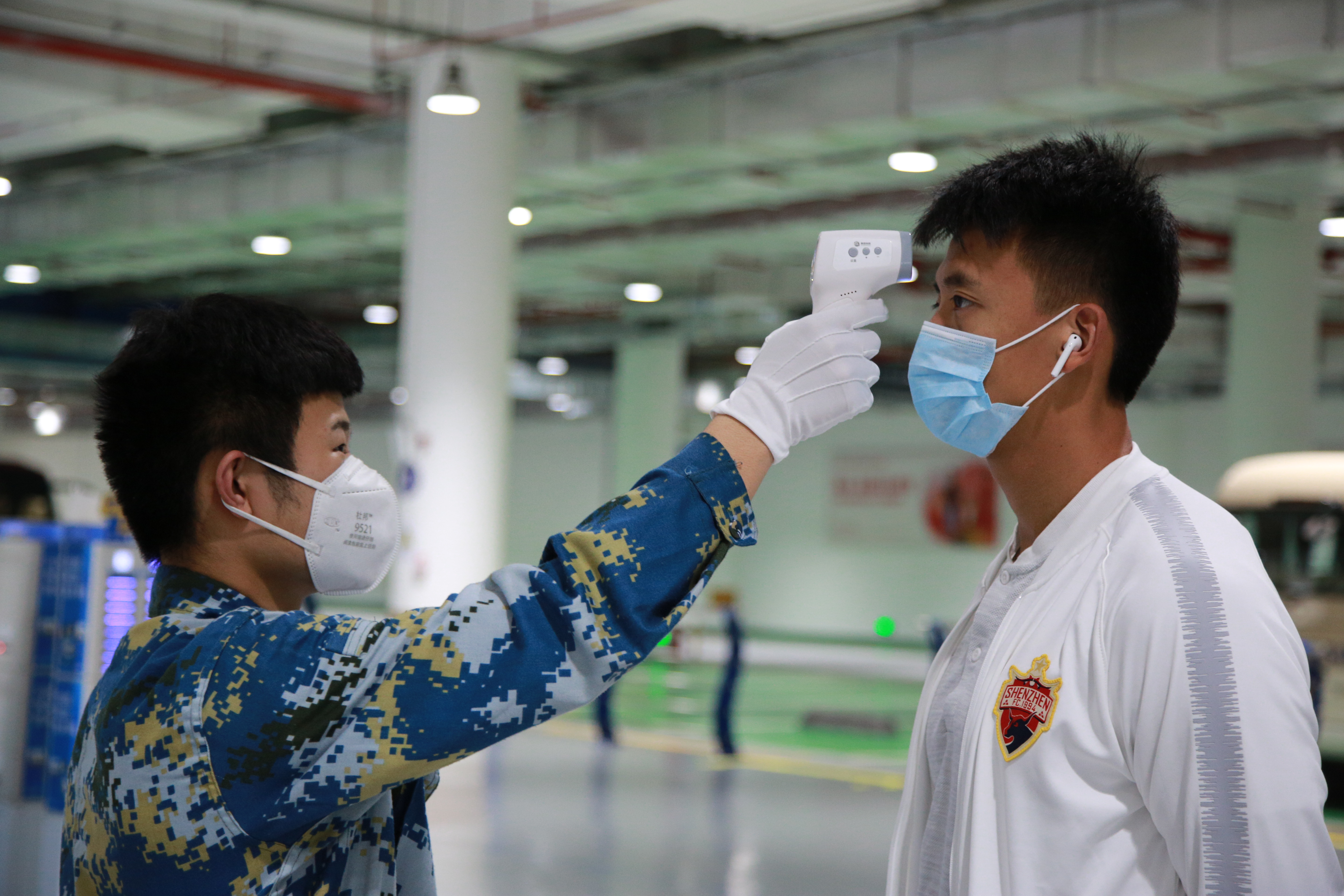 深圳佳兆业队员合作默契，取得关键胜利的简单介绍