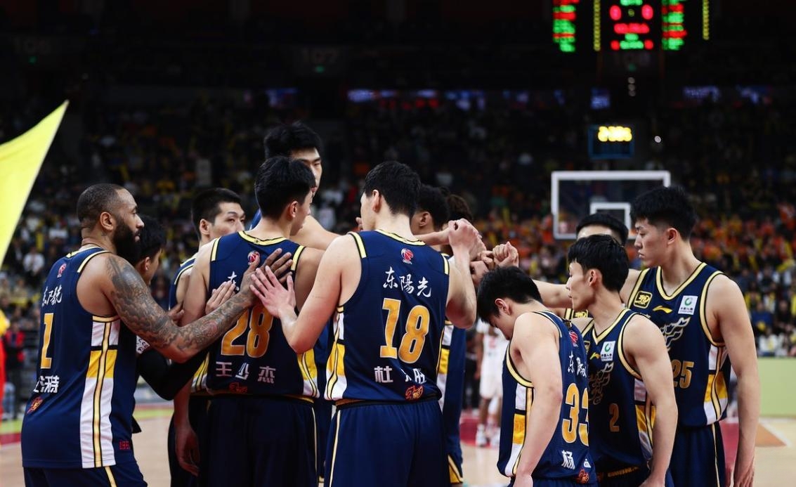 关于广东宏远双外援亮眼，轻松击败山西！的信息