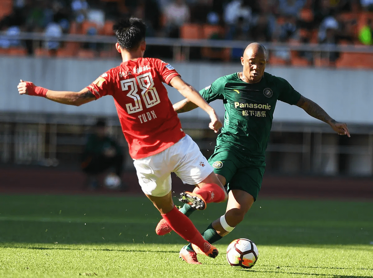 雄狮球员士气高昂，迅速打破对手抵抗