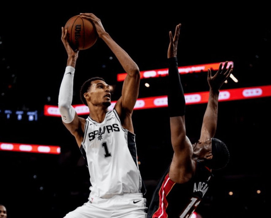 西班牙男篮险胜马刺，拉塞尔打破历史纪录