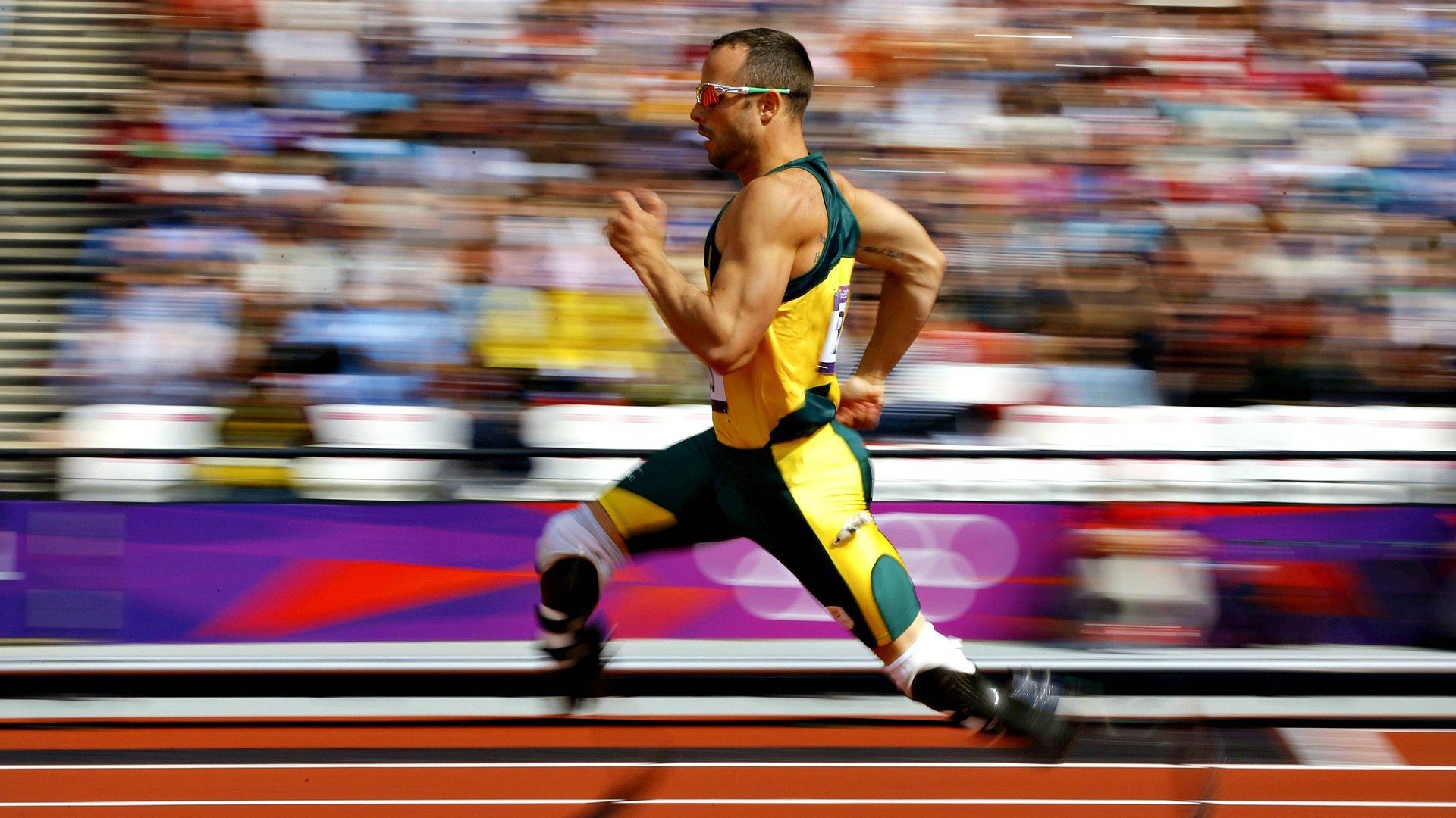 跨界狂胜，当国王在F1赛道接管比赛，拉文如何狂胜湖人？