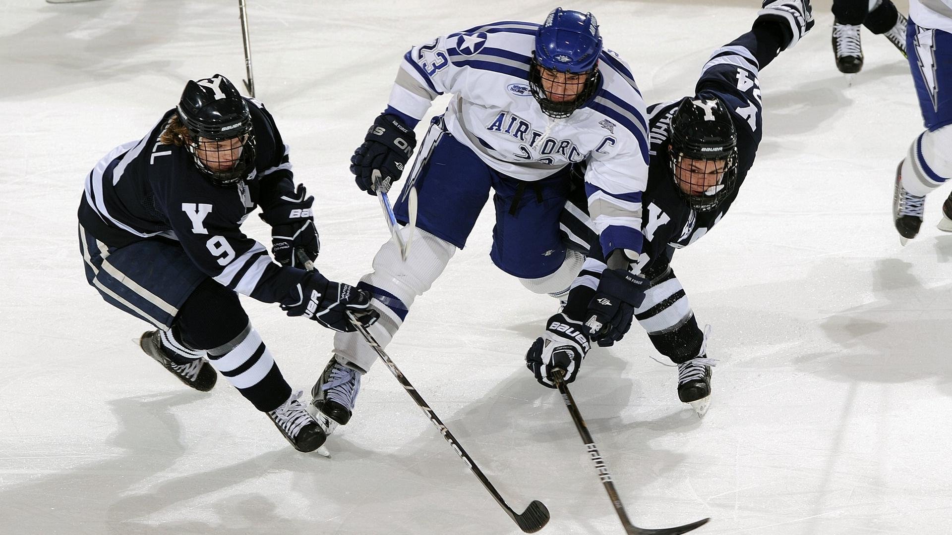 绿茵场上的碾压与乒乓台前的点燃，体育世界的双重奏