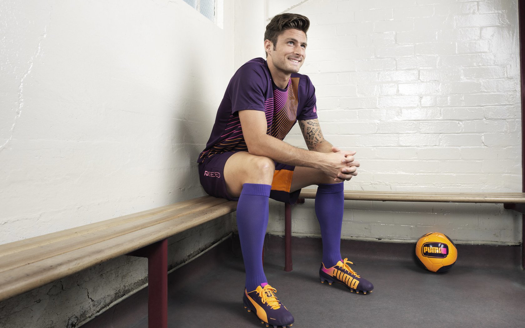 三狮军团碾压北欧海盗，德国战车奥恰洛夫惊艳四座—欧洲体坛的双重奏